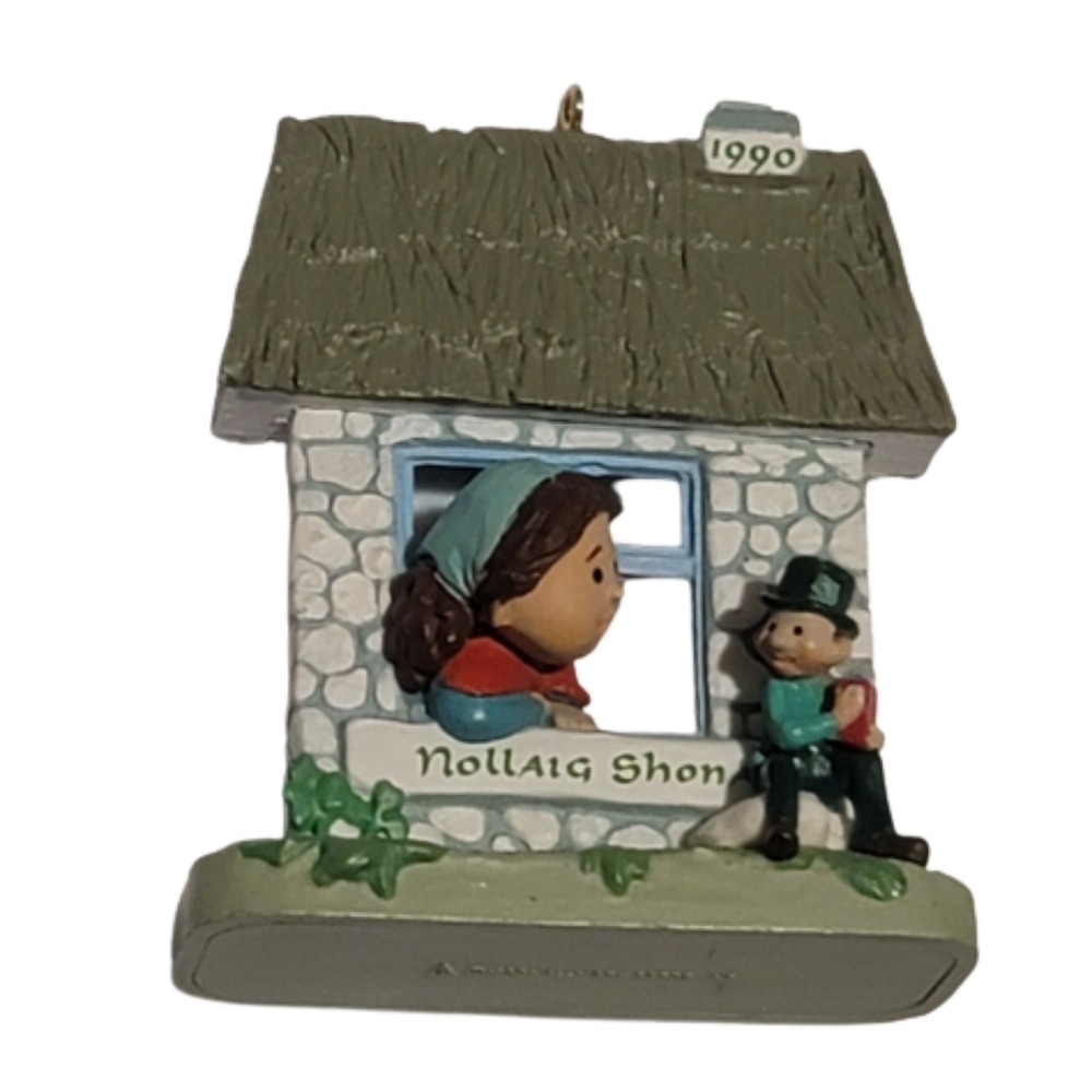 IRISH WINDOWS OF THE WORLD NOLLAIG SHONA Christmas Hallmark 90's vintage